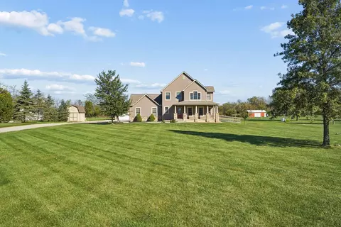 Exterior - 6936 Zane Trail Rd, Circleville, OH 43113 photo 2 of 13