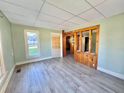 Living - 511 W Maple St, Willard, OH 44890 photo 4 of 5