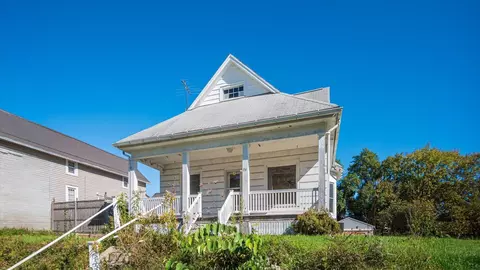 84 S Main St, Thornville, OH 43076