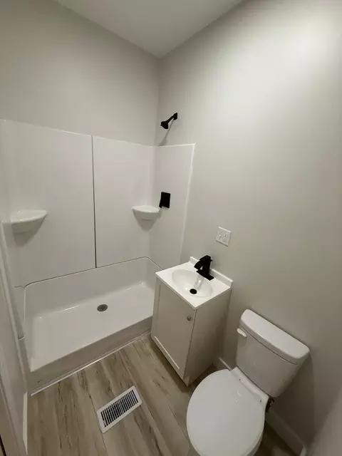 Bath - 1037 Warder St, Springfield, OH 45503 photo 1 of 2