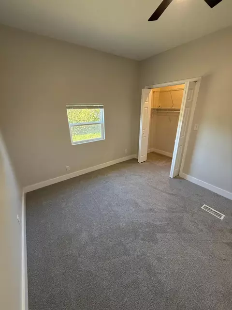 Bedroom - 1037 Warder St, Springfield, OH 45503 photo 2 of 4