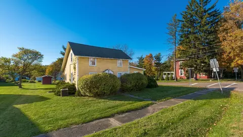 157 N Market St N, Martinsburg, OH 43037