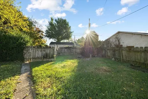 Exterior - 816 Homestead Ave, Springfield, OH 45503 photo 7 of 9
