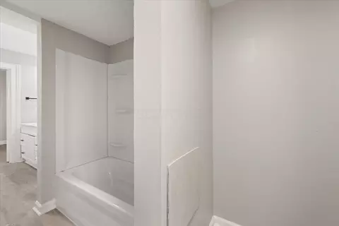 Bath - 816 Homestead Ave, Springfield, OH 45503 photo 2 of 3