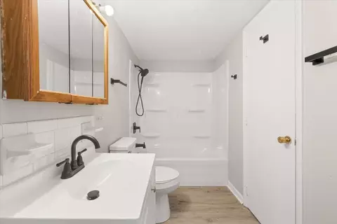 Bath - 816 Homestead Ave, Springfield, OH 45503 photo 3 of 3