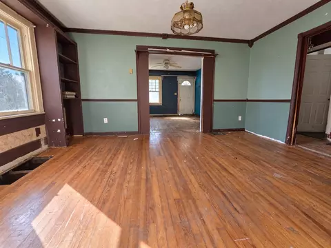 Living - 418 Bellevue Ave, Springfield, OH 45503 photo 6 of 6