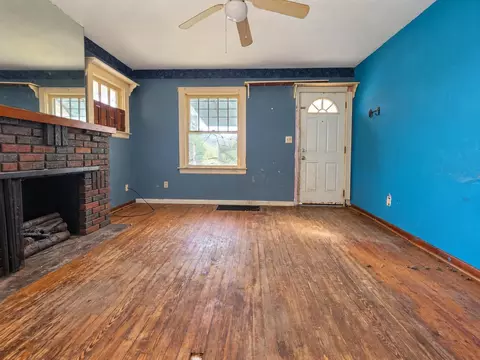 Living - 418 Bellevue Ave, Springfield, OH 45503 photo 1 of 6