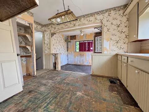 Kitchen - 418 Bellevue Ave, Springfield, OH 45503 photo 2 of 2