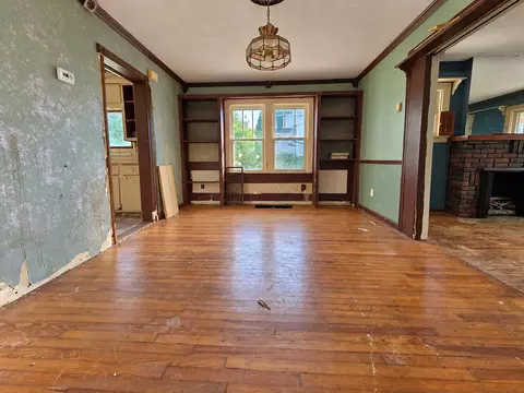 Living - 418 Bellevue Ave, Springfield, OH 45503 photo 2 of 6