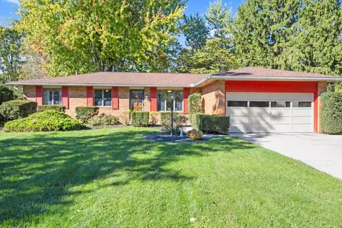 213 Meadowbrook Dr, Bellefontaine, OH 43311