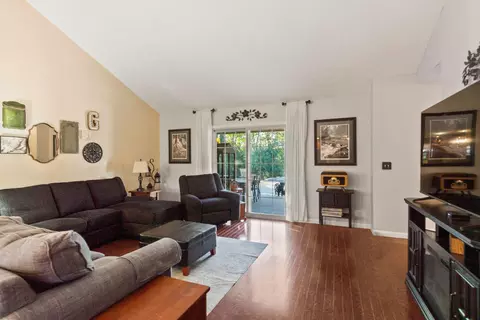 Living - 617 Donnelly Ave, Springfield, OH 45503 photo 1 of 1