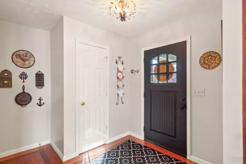 Entry Way - 617 Donnelly Ave, Springfield, OH 45503 photo 2 of 2