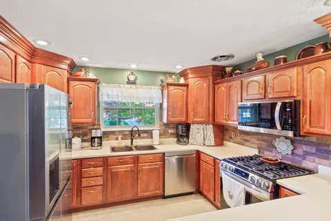 Kitchen - 617 Donnelly Ave, Springfield, OH 45503 photo 4 of 4