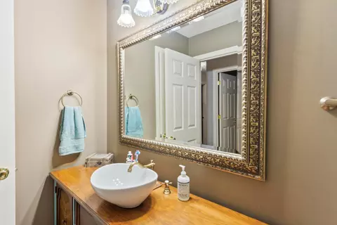 Bath - 617 Donnelly Ave, Springfield, OH 45503 photo 2 of 7