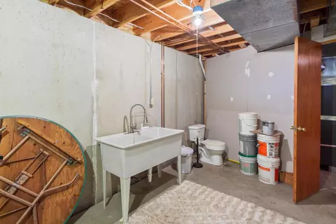 Bath - 617 Donnelly Ave, Springfield, OH 45503 photo 7 of 7