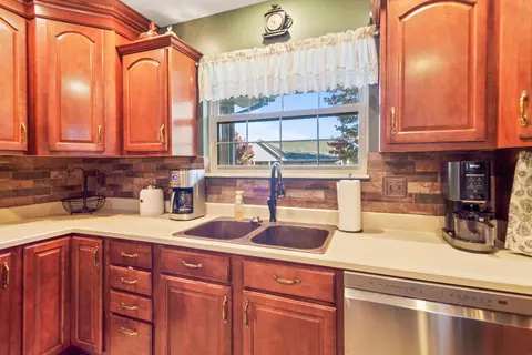 Kitchen - 617 Donnelly Ave, Springfield, OH 45503 photo 2 of 4