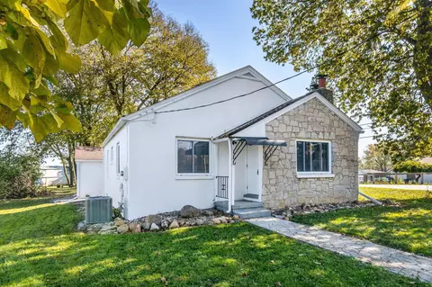 2 Cyrus St, Commercial Point, OH 43116