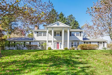 733 Mount Parnassus Dr, Granville, OH 43023