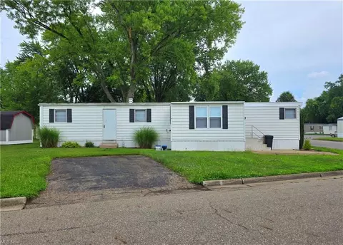 104 Tarpon Cir SE, New Philadelphia, OH 44663