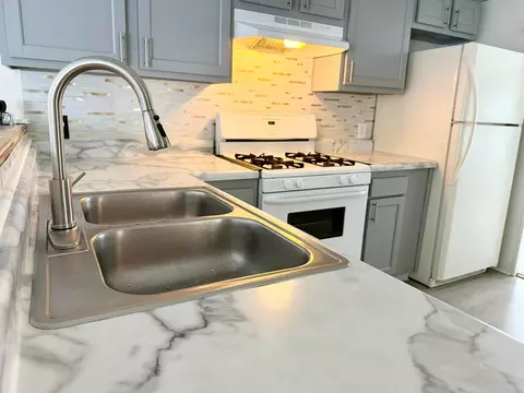 Kitchen - 206 Rhode Island Rd, Elyria, OH 44035 photo 3 of 4