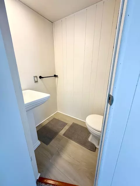 Bath - 206 Rhode Island Rd, Elyria, OH 44035 photo 1 of 9