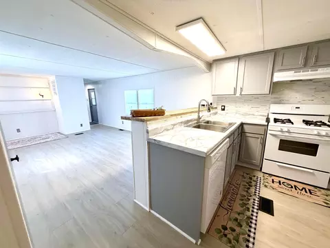 Kitchen - 206 Rhode Island Rd, Elyria, OH 44035 photo 4 of 4