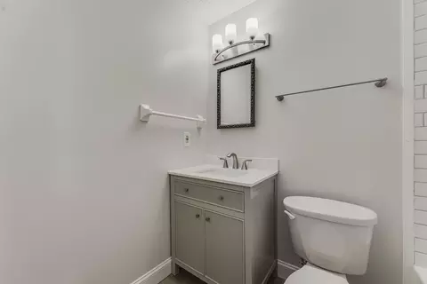 Bath - 1859 Maroon Dr, Powell, OH 43065 photo 3 of 5