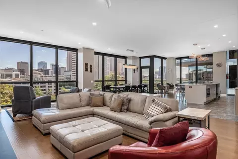 225 John H Mcconnell Blvd #601, Columbus, OH 43215