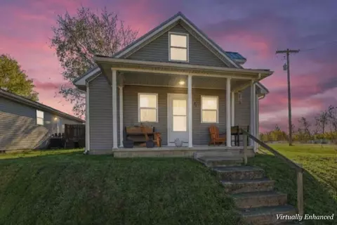 69 S Main St E, Frankfort, OH 45628
