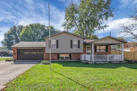 825 Terrace Dr, Heath, OH 43056