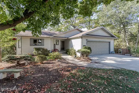 147 Colony Rd, Rossford, OH 43460