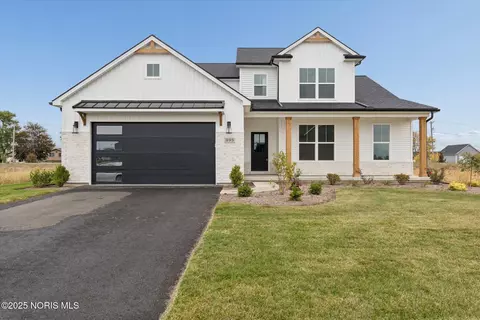 995 Stoneleigh Rd, Perrysburg, OH 43551