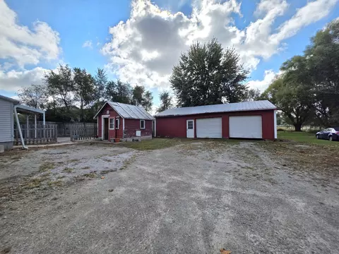Exterior - 1575 E Bowling Green Rd, Bradner, OH 43406 photo 5 of 11