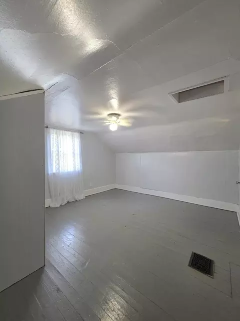 Bedroom - 1575 E Bowling Green Rd, Bradner, OH 43406 photo 5 of 5