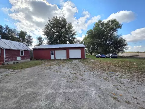 Exterior - 1575 E Bowling Green Rd, Bradner, OH 43406 photo 3 of 11