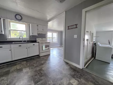 Kitchen - 1575 E Bowling Green Rd, Bradner, OH 43406 photo 2 of 3