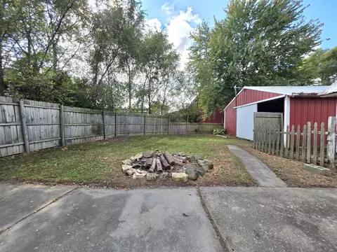 Exterior - 1575 E Bowling Green Rd, Bradner, OH 43406 photo 6 of 11