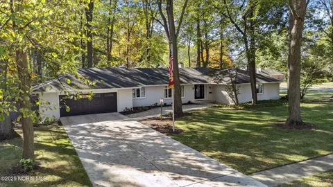 1901 Imperial Ln, Findlay, OH 45840