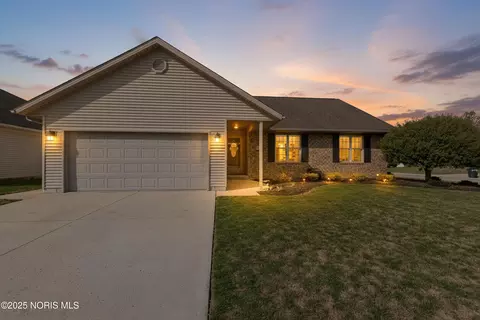 1119 Tara Oaks Dr, Findlay, OH 45840