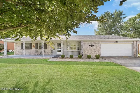 73 Christopher Dr, Fostoria, OH 44830