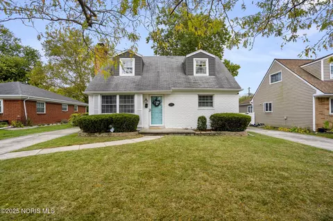 331 Crestway Dr, Oregon, OH 43616