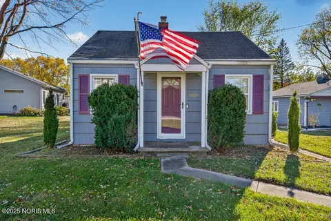 10695 Woodland Ave, Perrysburg, OH 43551