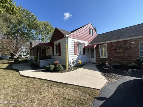 210 School St, Luckey, OH 43443