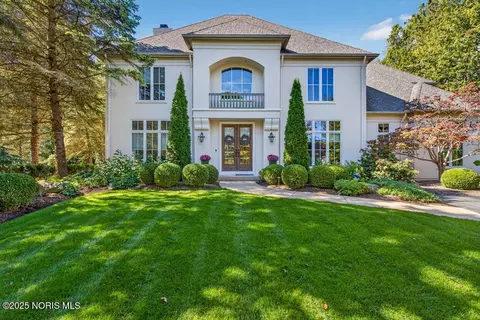 7565 Peachtree Ln, Sylvania, OH 43560