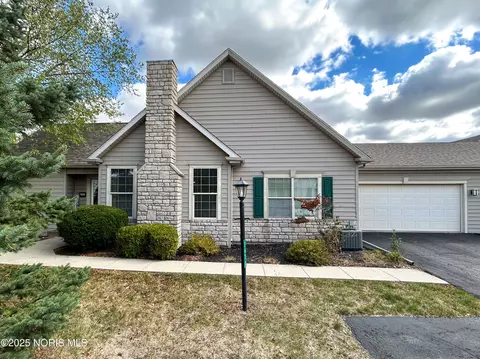 7633 Brookstone Dr, Findlay, OH 45840