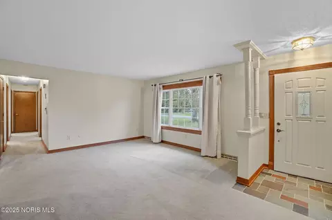 112 Tyler Dr, Walbridge, OH 43465 photo 8