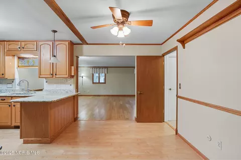 112 Tyler Dr, Walbridge, OH 43465 photo 10