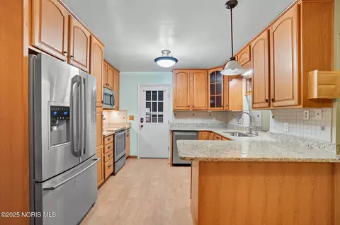 112 Tyler Dr, Walbridge, OH 43465 photo 11