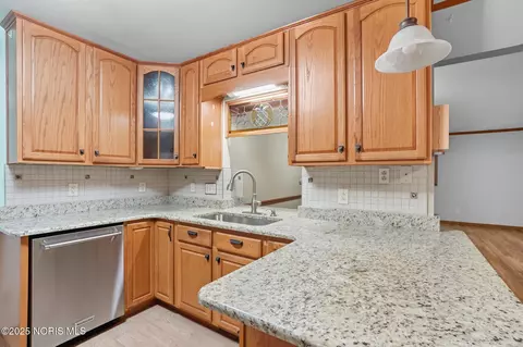 112 Tyler Dr, Walbridge, OH 43465 photo 13