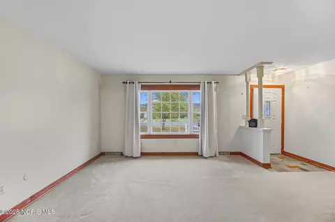 112 Tyler Dr, Walbridge, OH 43465 photo 6